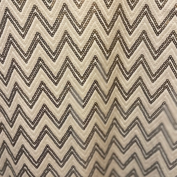 Peck & Peck Chevron Design White  and Gold Sequined Top Size Large - Picture 3 of 4